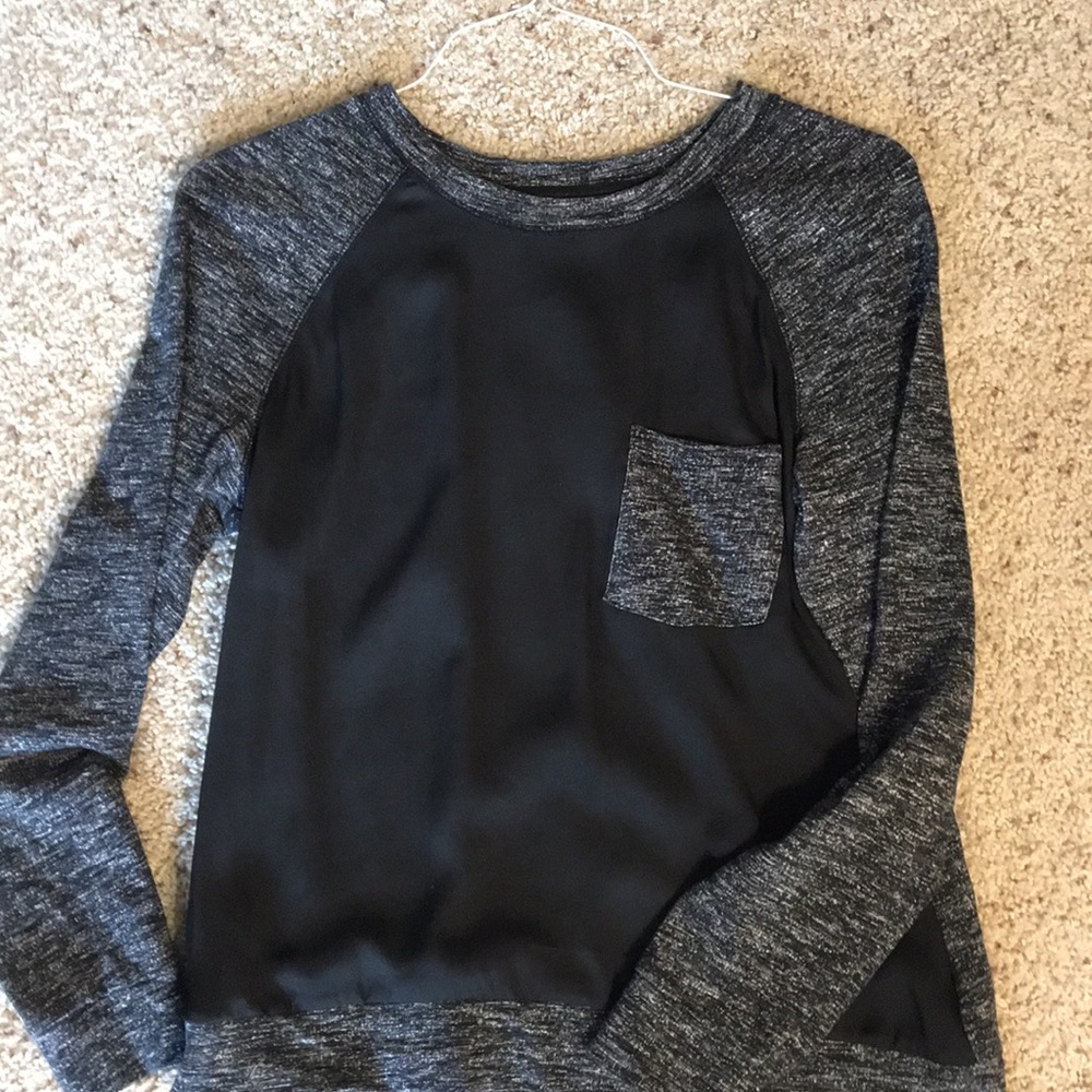 Very cute Lou & Grey dressy sweatshirt.